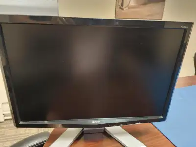 Acer p191w monitor Used - Good condition Resolution: 1,400x900 Pixel-response rate: 5ms Viewing angl...