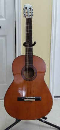 Vintage Yamaha G-231 classical guitar with hard case
