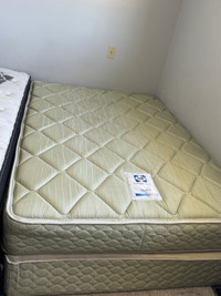 Double bed mattress and box