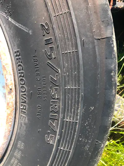 215 75 R 17.5 , trailer tires, 80 to 90 percent tread remaining, With rims , $ 300 each, 780 646 324...