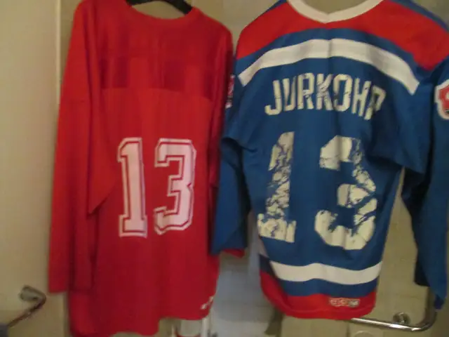 Horror dvds box of 20trade4 hockey jerseys, guitars/bikes/iphone in CDs, DVDs & Blu-ray in Ottawa - Image 5