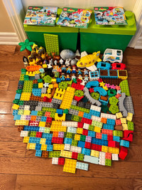 Gros lot de blocs Lego Duplo 10907 / 10913 / 10914