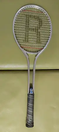 Tennis rackets for sale/  Raquettes de tennis à vendre