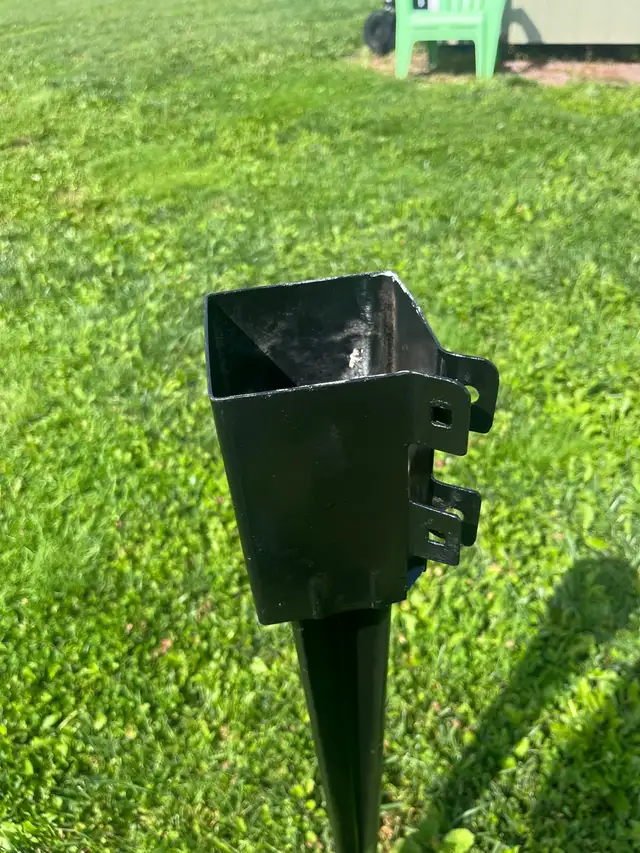 4x4 post Spike Support 