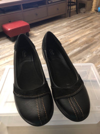 Black dress shoes