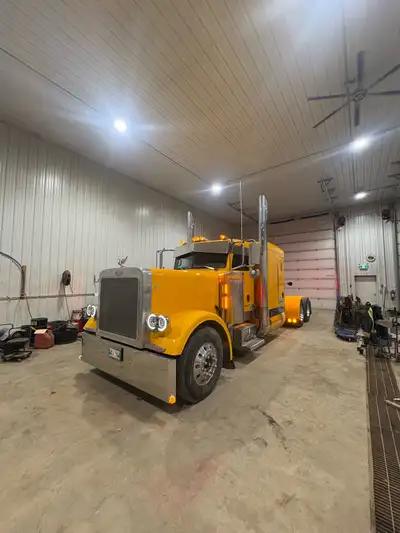 Located near Brandon Manitoba 2007 379 Fresh Manitoba Safety Cat 6NZ Recent head and a couple inject...