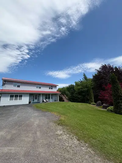 Bachelor Appartment for Rent 129 Morley Road.