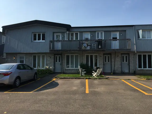 3 1/2 sur 2 étages à louer