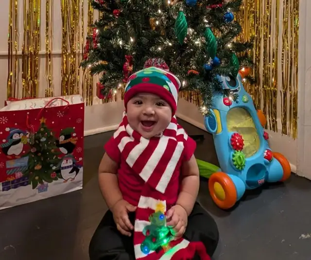 Santa’s Helpers64319068379137123