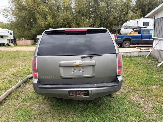 Chevy suburban 597791598236160003