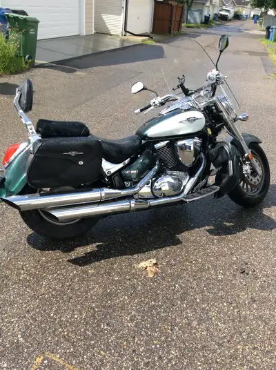 2009 VL800 Suzuki Boulevard with add on accessories that make it a special edition - 805 CC liquid c...