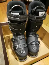 Mens Solomon Downhill ski boots size 28.5, LIKE NEW!!