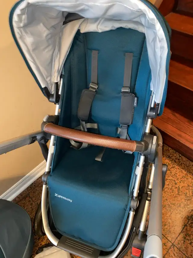 V2 Uppababy Cruz stroller with bassinet  in Strollers, Carriers & Car Seats in Markham / York Region - Image 3