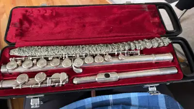 Yamaha Silver Flute for sale. Plays beautifully!