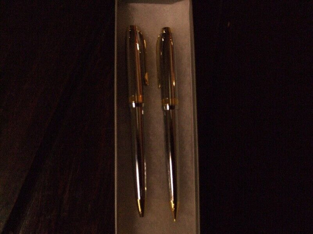SILVER AND GOLD BALL POINT PEN AND PENCIL in Other in Belleville - Image 2