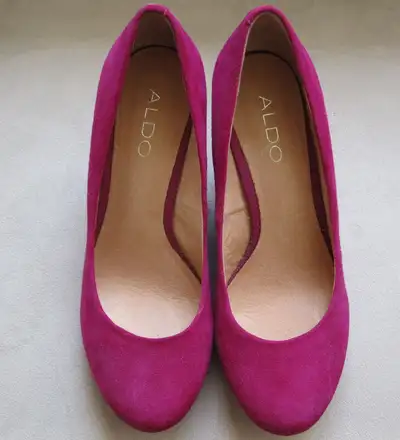Aldo shoes Magenta size 38 3.5 inch wedge heels LIKE NEW