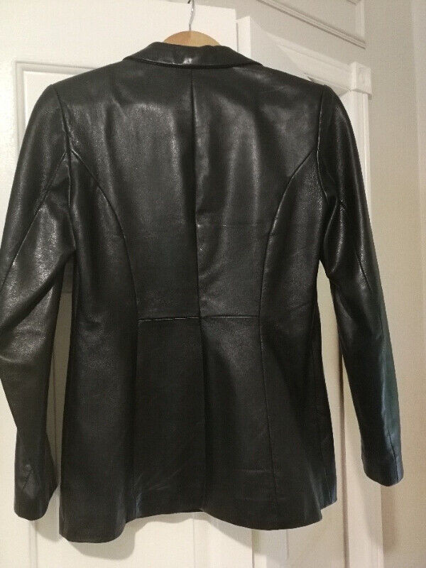 Danier Italian leather jacket women's Sz can P. usa 4-6 in Women's - Tops & Outerwear in Oshawa / Durham Region - Image 2