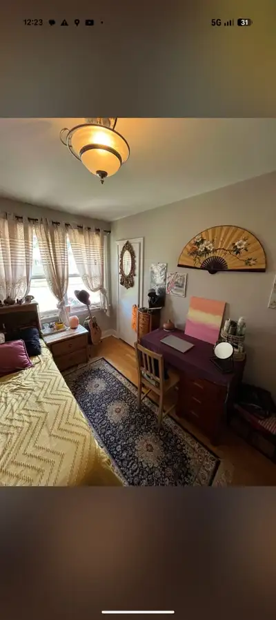 Room for rent in house - Rent is 555$ plus utilities Close by billings bridge & oc transpo routes Fi...