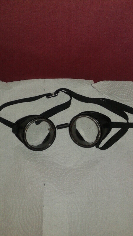 vintage - steampunk motorcycle /aviation safety goggles in Arts & Collectibles in Saint John