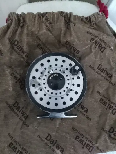 4000 size fishing reels Introducing the new 4000 Size Spinning Reel  Purpose-built for saltwater  fishing in harsh conditions, the new 4000-size reel features some of  Toadfish's top reel technologies. Paired with our power knob handle,