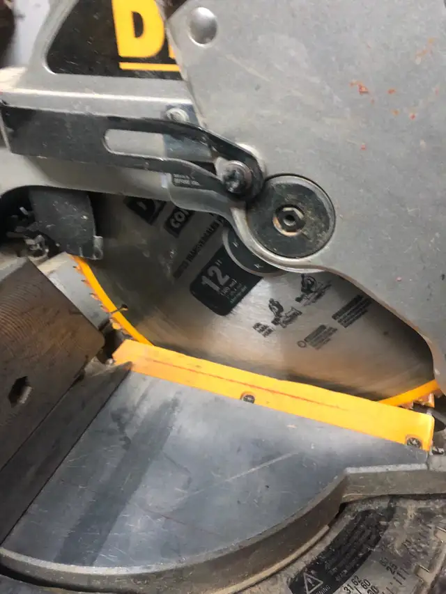 12” dewalt chop saw/mitre 