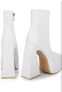 NEW Platform Boots for Women Size: 9 High Heel Boots
