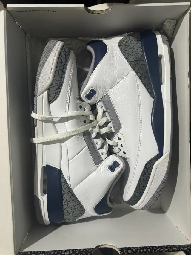 Jordan 3 Retro Navy Blue in Men's Shoes in Mississauga / Peel Region - Image 2