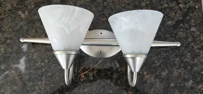 Bathroom vanity light in excellent condition. Brushed nickel finish, pattern glass.