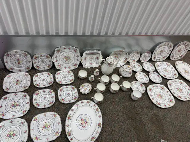 Royal Albert Petit Point Tea Set415732822736250886