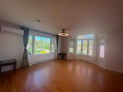 4-Bedroom House for Rent Near the University Spacious and well-maintained 4-bedroom, 3-bathroom hous...