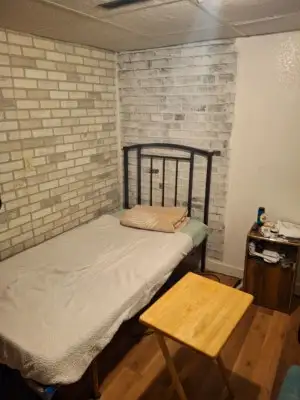Sharing room for male student  available on June