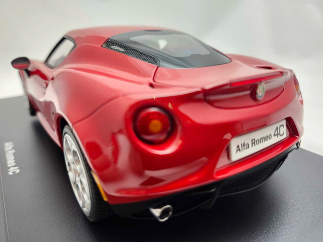 Alfa Romeo 4C Alfa Red 1:18 Diecast Composite Autoart Rare 70189 in Arts & Collectibles in Kawartha Lakes - Image 3
