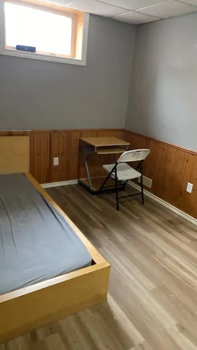 ROOM FOR RENT - CLOSE TO FANSHAWE COLLEGE, MAIN CAMPUS