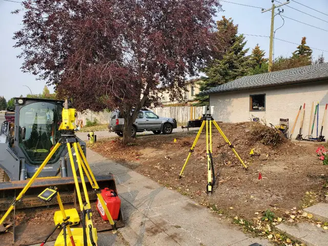 Skidsteer and Brains in Fence, Deck, Railing & Siding in Calgary - Image 5