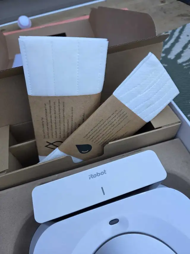 iRobot Braava jet in Vacuums in Calgary - Image 4