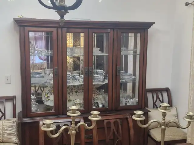 dining room buffet hutch in Hutches & Display Cabinets in Windsor Region - Image 3