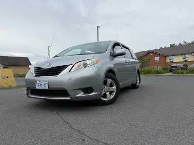 2014 Toyota Sienna LE SAFETY INCLUDED Comes with a set of winter tires used 1 season 8 passenger Pow...