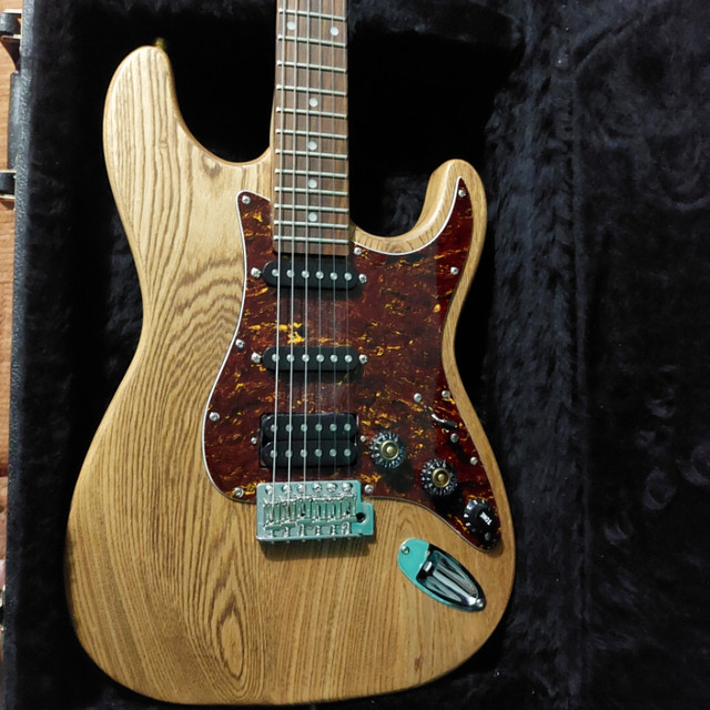 Mills tone electric guitar/ hard case Straticaster in Guitars in Muskoka - Image 3