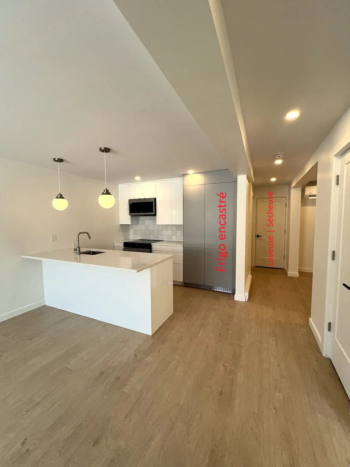1 Bed + Den 1 Bath Apartment in Rosemont - 1 Free Month — photo 1