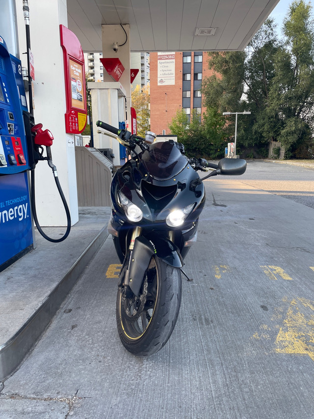 Kawasaki Ninja ZX-10R in Sport Bikes in Ottawa - Image 4