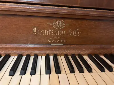 upright piano - Heinztman , View more
