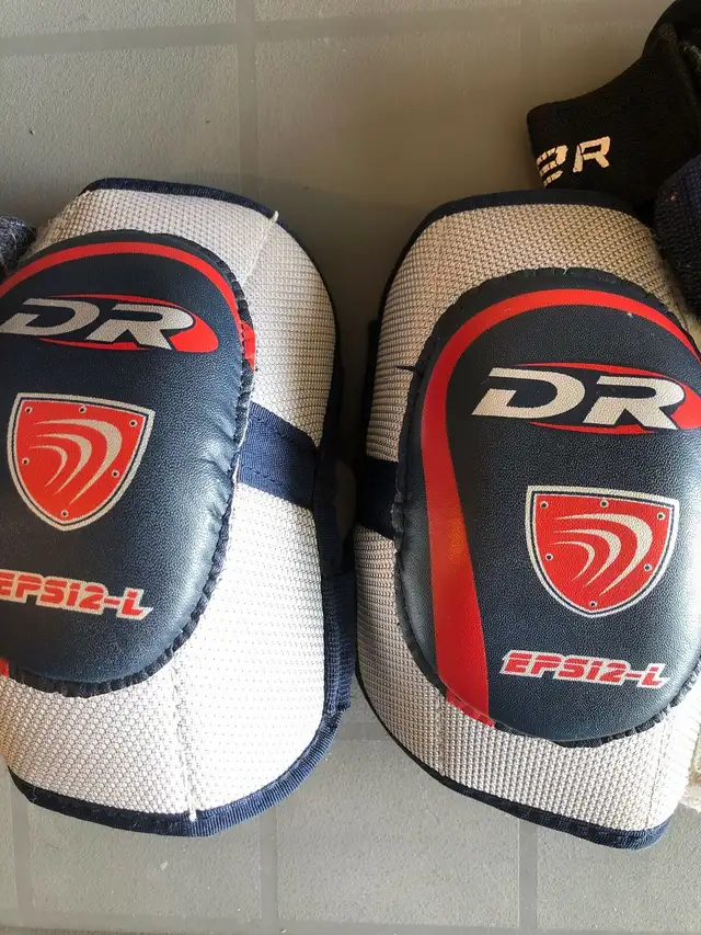Hockey elbow pads in Hockey in Calgary - Image 4