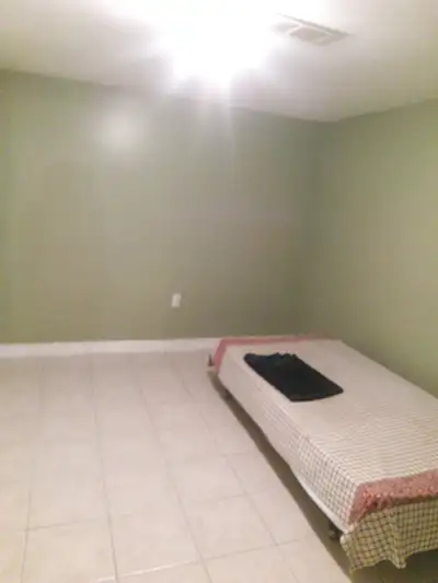 1400$ + utilties for 2 person. For more person, enquire at visit. 1 full bathroom new shower head -...