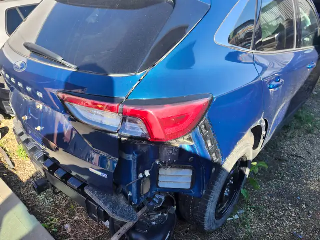 Parting out  Escape, Golf R, Traverse, Explorer, Ram, F350,TT, R in Auto Body Parts in Edmonton - Image 4