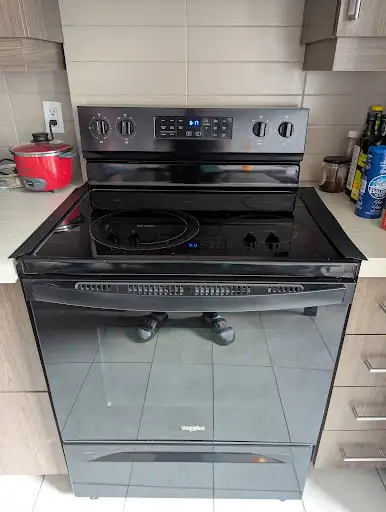 [FRANÇAIS] Bonjour, Je vends une cuisinière électrique Whirlpool (Modèle : YWFE550S0HB1) Noir & Inox...