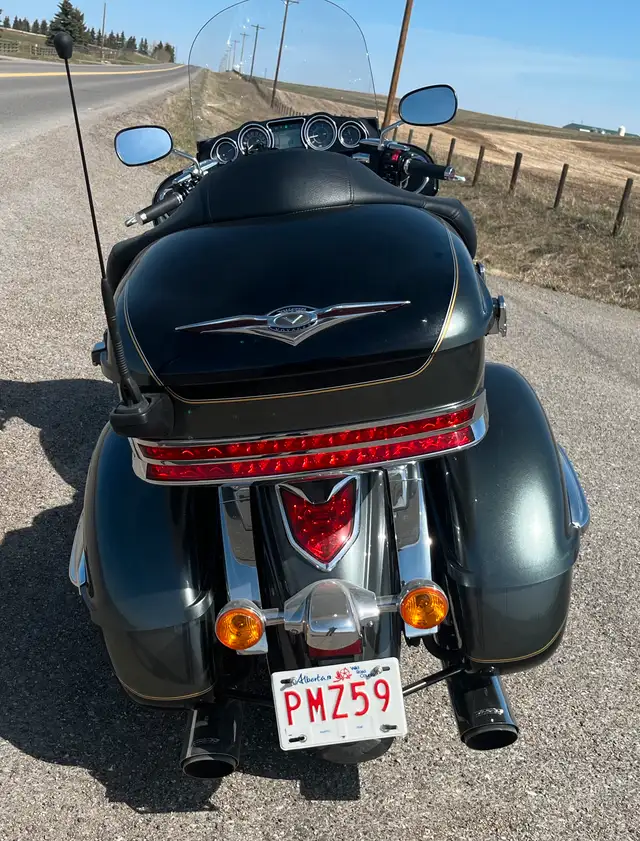 ONLY 9,986 KMS!  MINT CONDITION! in Street, Cruisers & Choppers in Calgary - Image 8