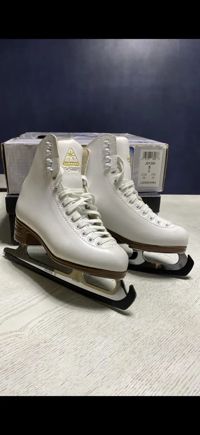  JACKSON WOMEN'S FIGURE SKATES size5 in Skates & Blades in Mississauga / Peel Region - Image 4