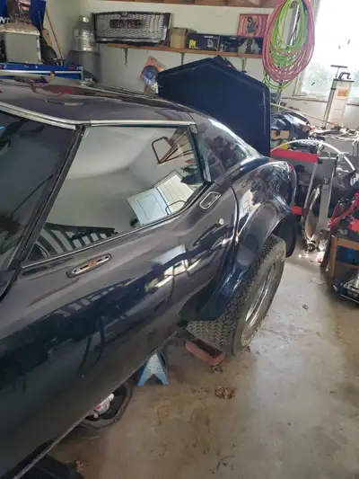 1976 corvette stingray Ls swap lq9 with 4l60 trans. Wheel well flares 50 series. over 20k spent on w...