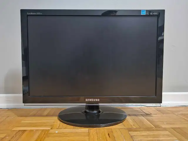Samsung SyncMaster 2253LW Monitor (21.6") in Monitors in Oshawa / Durham Region - Image 2