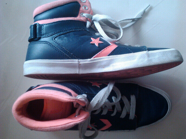 Women`s ankle Shoes/Sneakers size 7.5 Converse All Stars in Women's - Shoes in Mississauga / Peel Region - Image 3